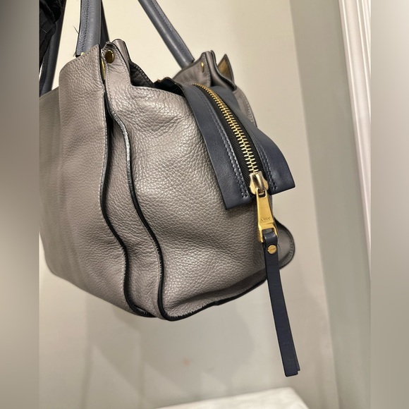 Chloe
Dree Tote Pebbled Leather Medium - Picture 11 of 17